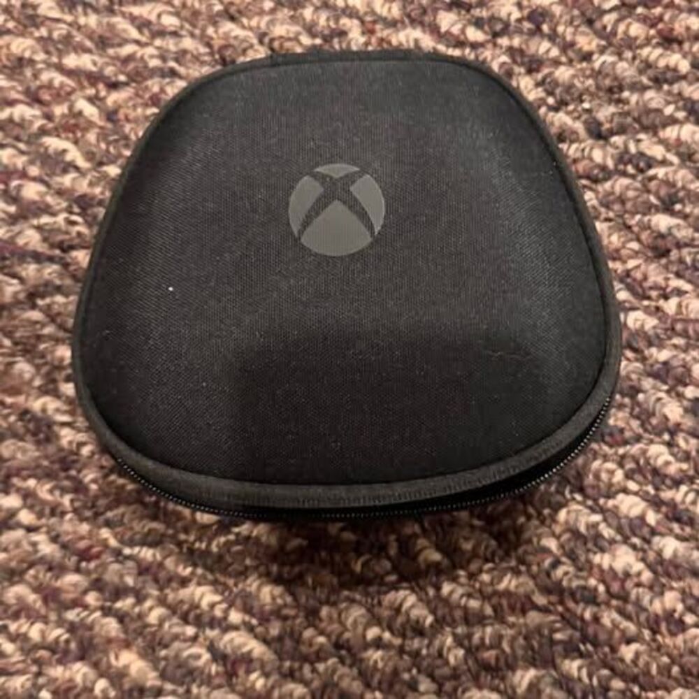 Xbox elite controller case - Picture 2 of 2